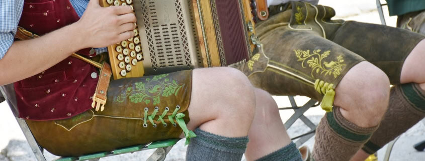 Lederhosenreinigung | Lederreinigung | Juli 2024 | Reinigung Stark | München | Textilreinigung |
